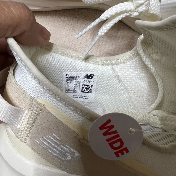 New Balance - Picture 3 of 9